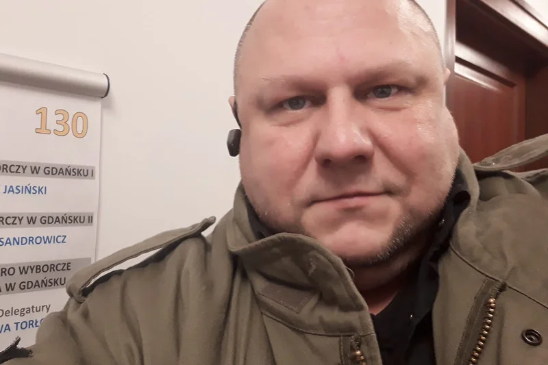 Coś w stylu portretów polityków powieszonych na szubienicach.