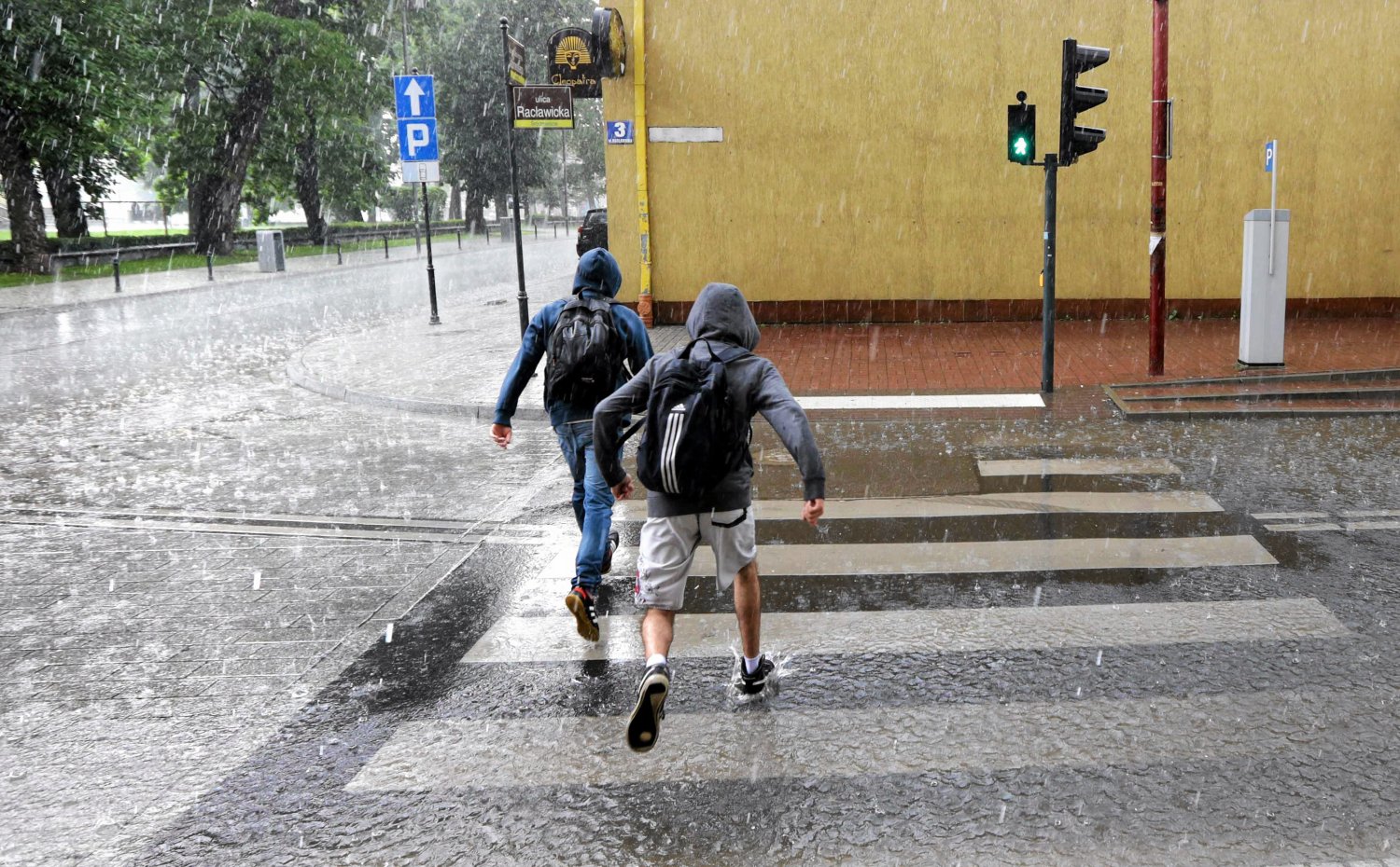 IMGW wydało ostrzeżenie przed burzami z gradem dla połowy Polski