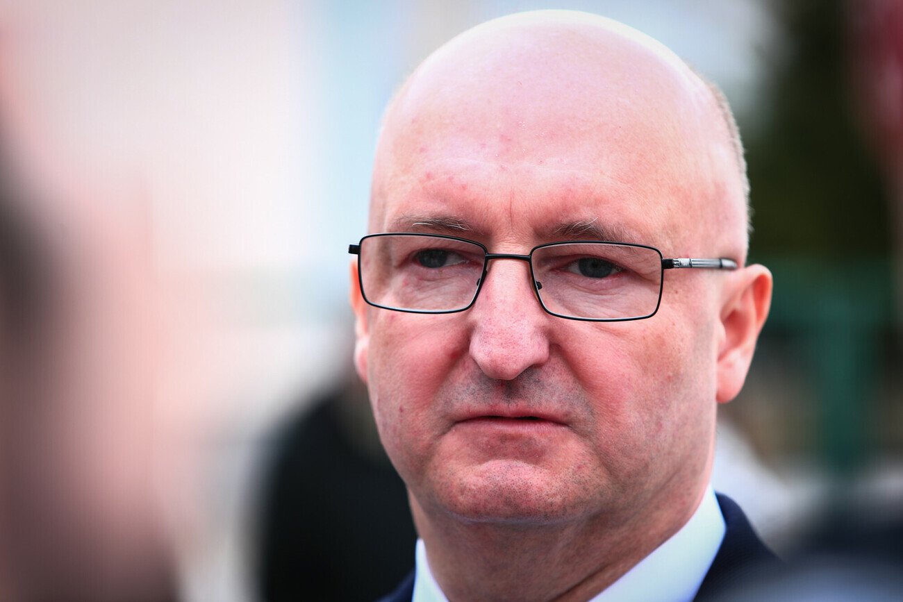 Jak wynika z ustaleń Onetu, wiceminister MSZ Piotr Wawrzyk został zdymisjonowany i skreślony z list PiS, bo pomagał stworzyć nielegalny kanał przerzutowy ludzi z Azji i Afryki do USA.