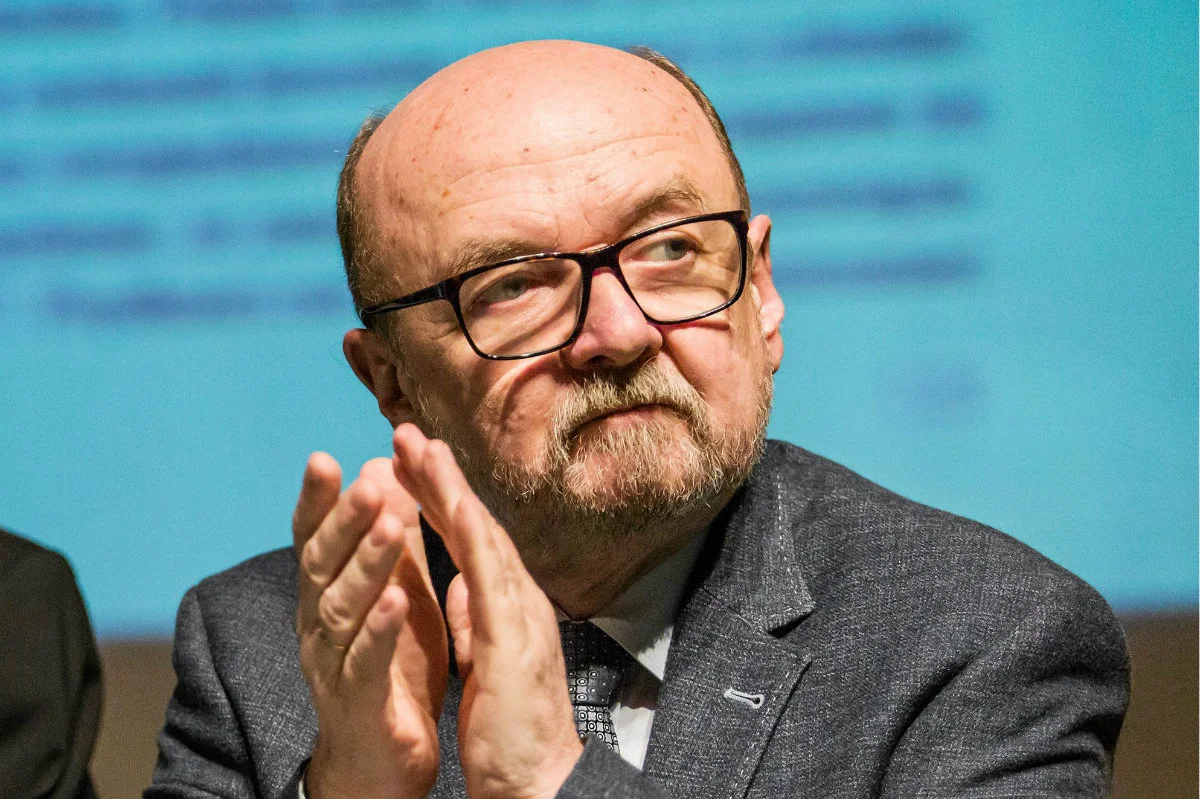 Prof. Ryszard Legutko skomentował fakt niepodania ręki premierowi przez europosłów PO.