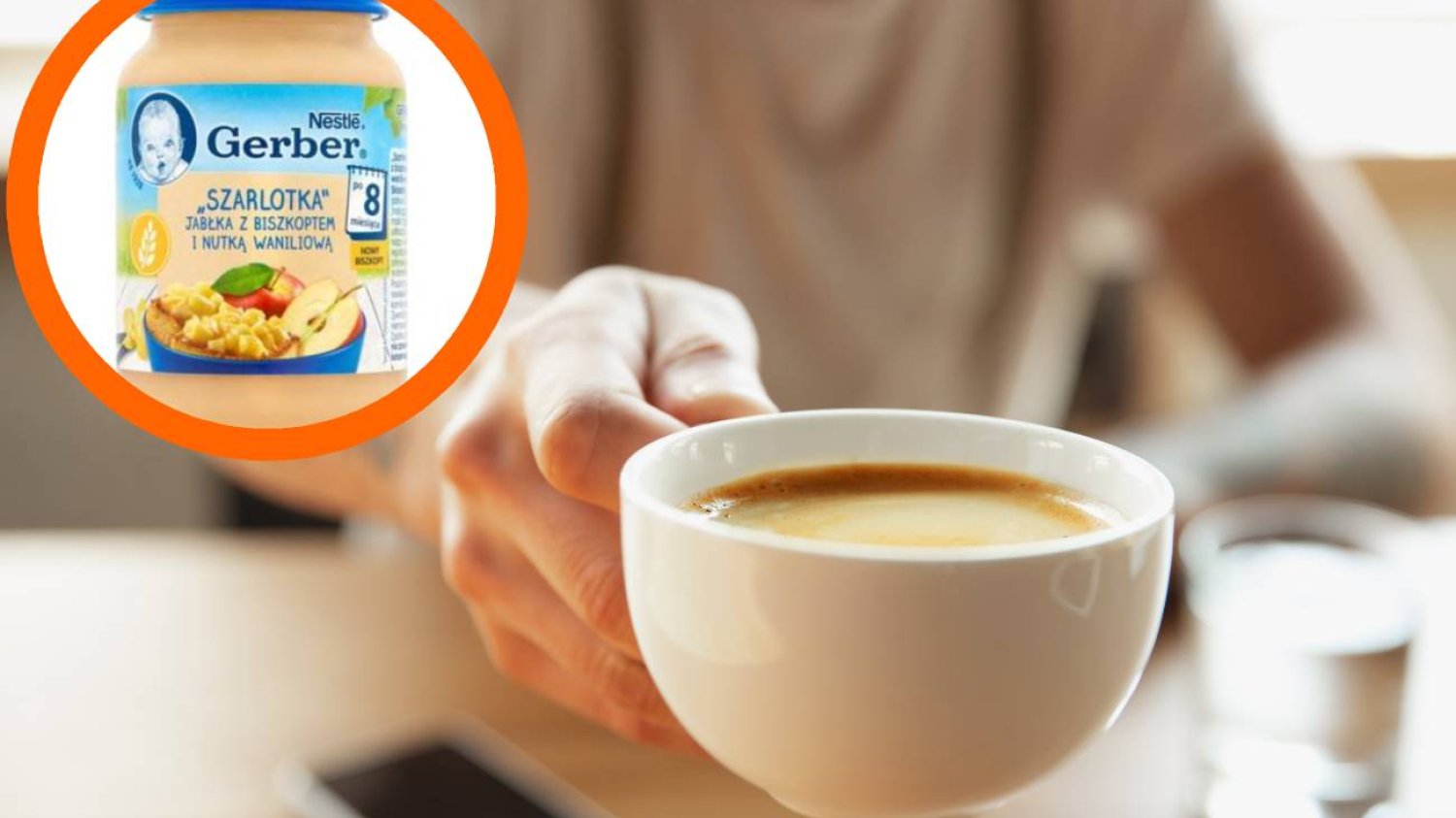 Kawa szarlotkowa jest lepsza niż pumpkin spice latte. Zrobisz ją ze słoiczkiem dla dzieci Przepis na kawę o smaku szarlotki. Sekretem jest słoiczek dla dzieci