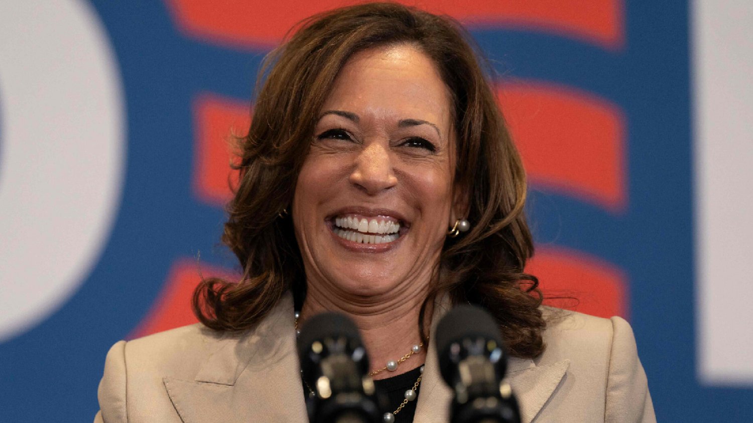 Joe Biden rezygnuje ze startu. Odkręcił się kurek z kasą dla Kamali Harris.