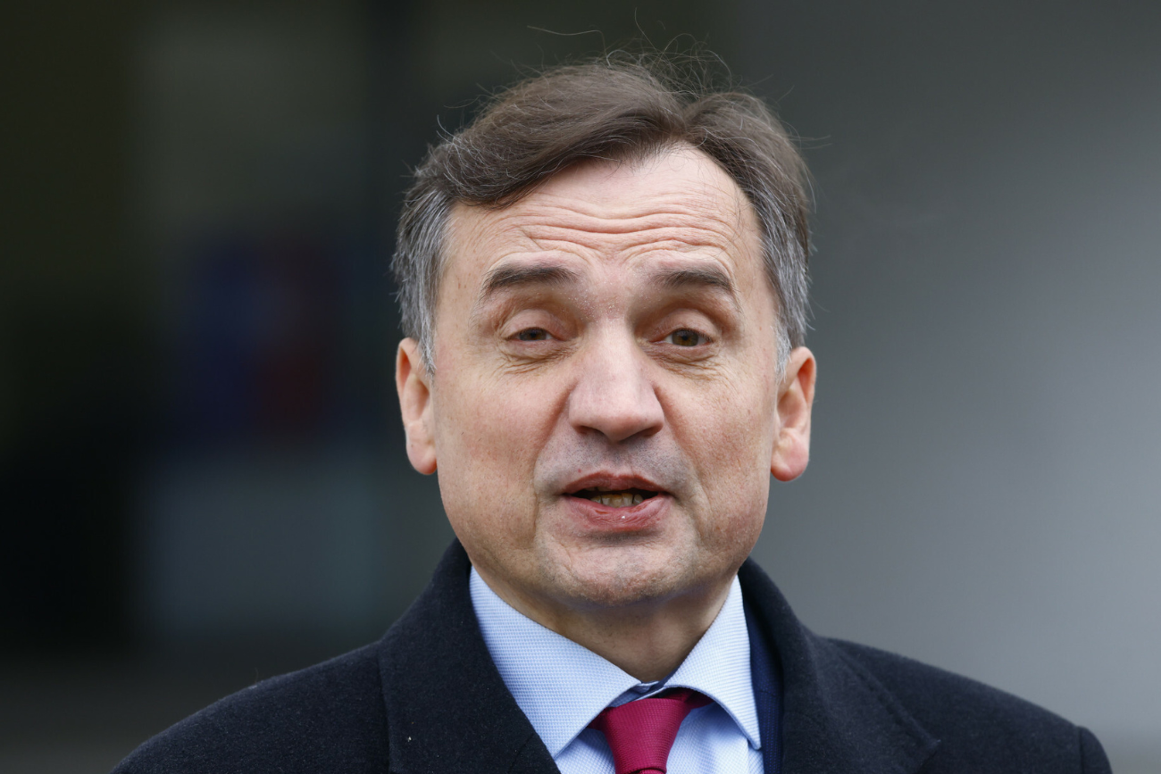 Zbigniew Ziobro nie chce się tłumaczyć przed komisją śledczą z bezprawnego inwigilowania opozycji za PiS. Zbigniew Ziobro nie chce się tłumaczyć przed komisją śledczą z bezprawnego inwigilowania opozycji za PiS.