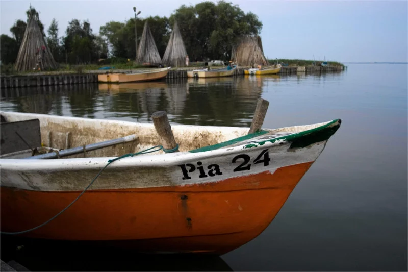 Zalew Wiślany, port w Piaskach.
