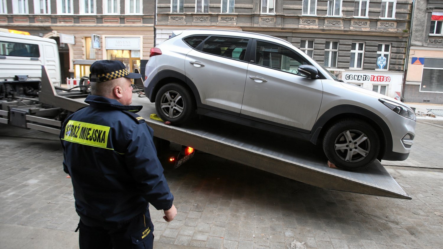 Gdzie zgłosić nielegalne lub nieprawidłowe markowanie? Strona do anonimowych donosów znów działa Strona do zgłaszania nielegalnego parkowania policji. Można to zrobić anonimowo