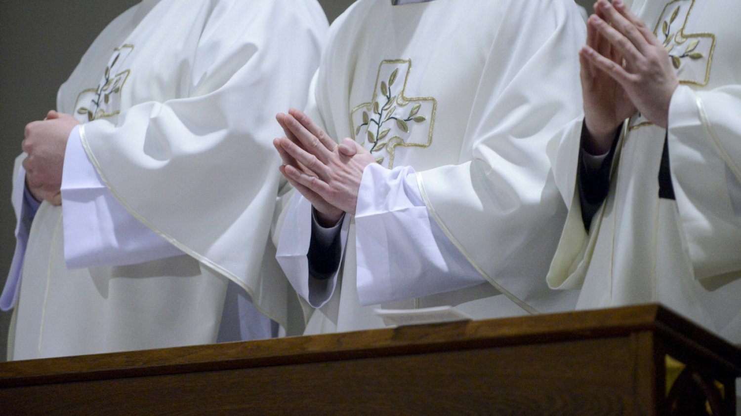 Ojciec Paweł Gużyński reaguje na skandal z udziałem księży w Dąbrowie Górniczej. (Zdjęcie poglądowe)