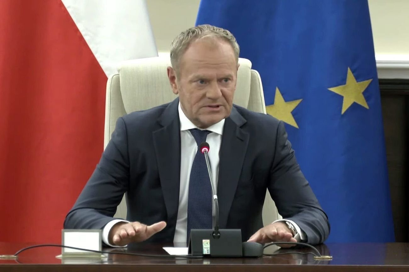 "Prowokacja na dużą skalę". Tusk rozpoczął nadzwyczajne posiedzenie rządu