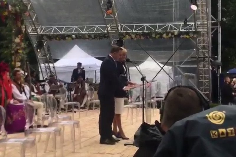 Prezydent Andrzej Duda i Pierwsza Dama rozpoczęli narodowe czytanie "Pana Tadeusza".