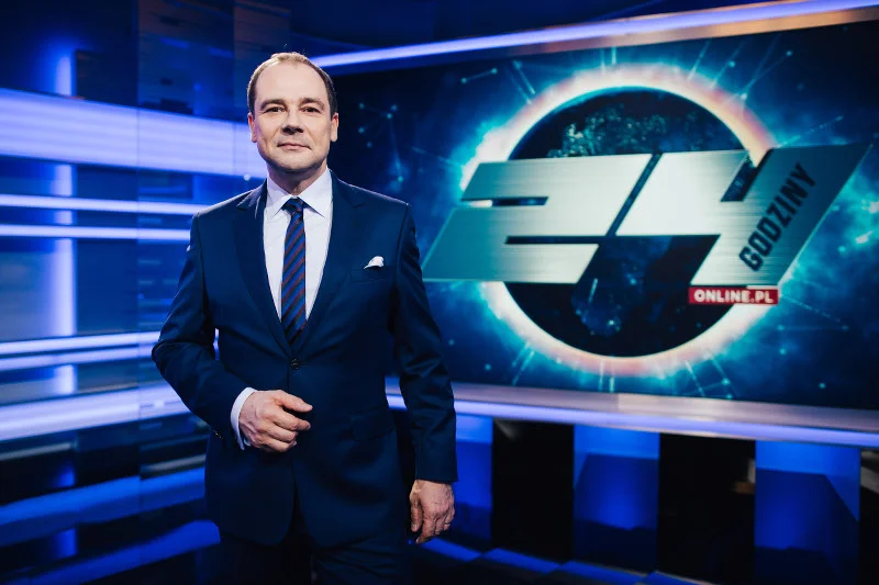 Jarosław Kulczycki z zachwytem opowiada o wyposażeniu studia i  widać, że naprawdę mu się tu podoba