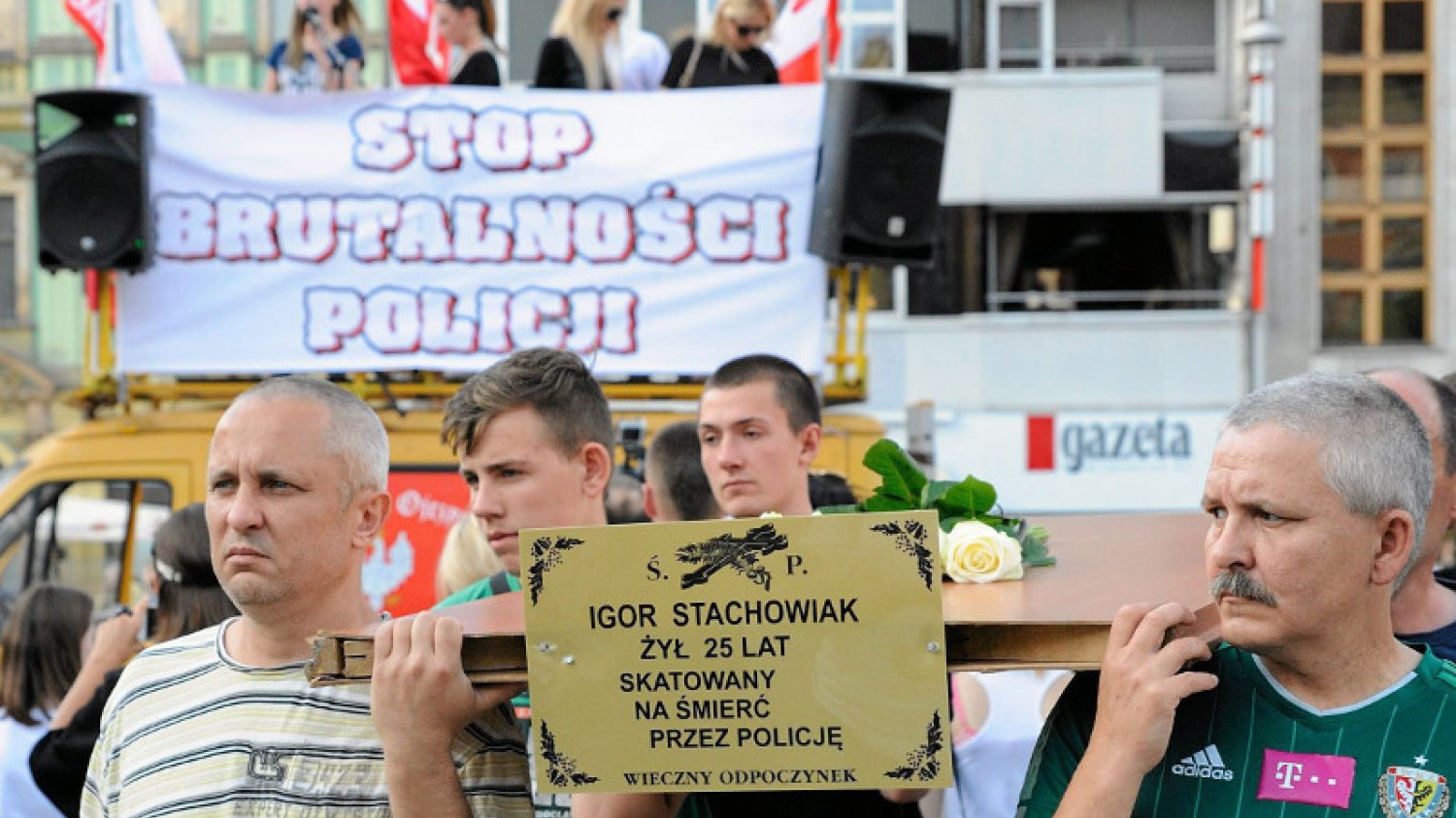 "Ratunku! Policja!". Paraliżująca prawda o paralizatorach, czyli jak policja kiepsko tłumaczy się z użycia tasera.