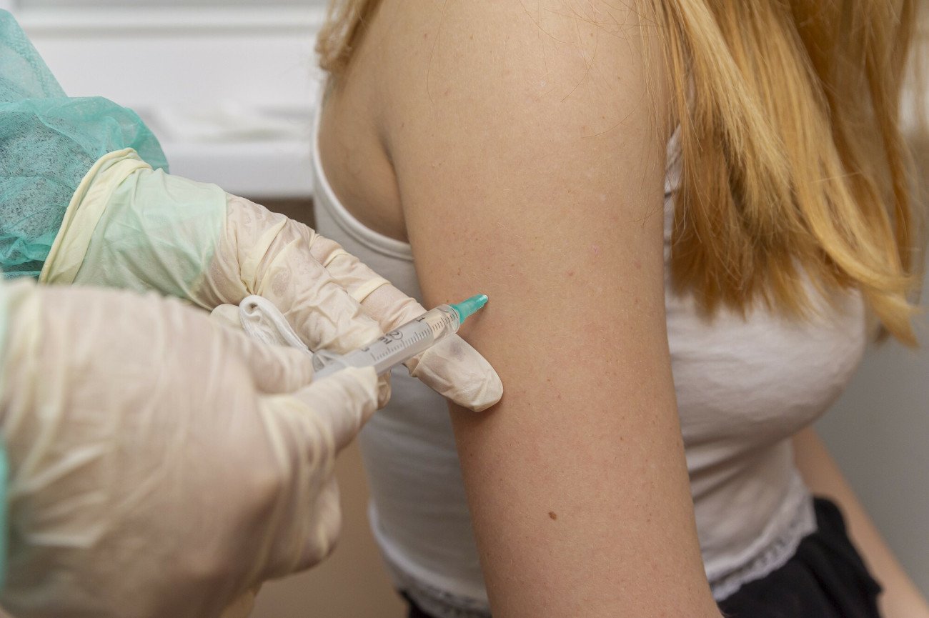 Szczepienia przeciw HPV mają być dostępne bezpłatnie od czerwca br. dla dziewczynek w wieku 12 i 13 lat.