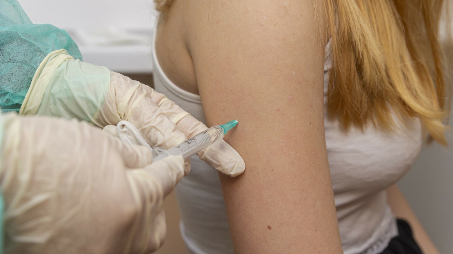 Szczepienia przeciw HPV mają być dostępne bezpłatnie od czerwca br. dla dziewczynek w wieku 12 i 13 lat.
