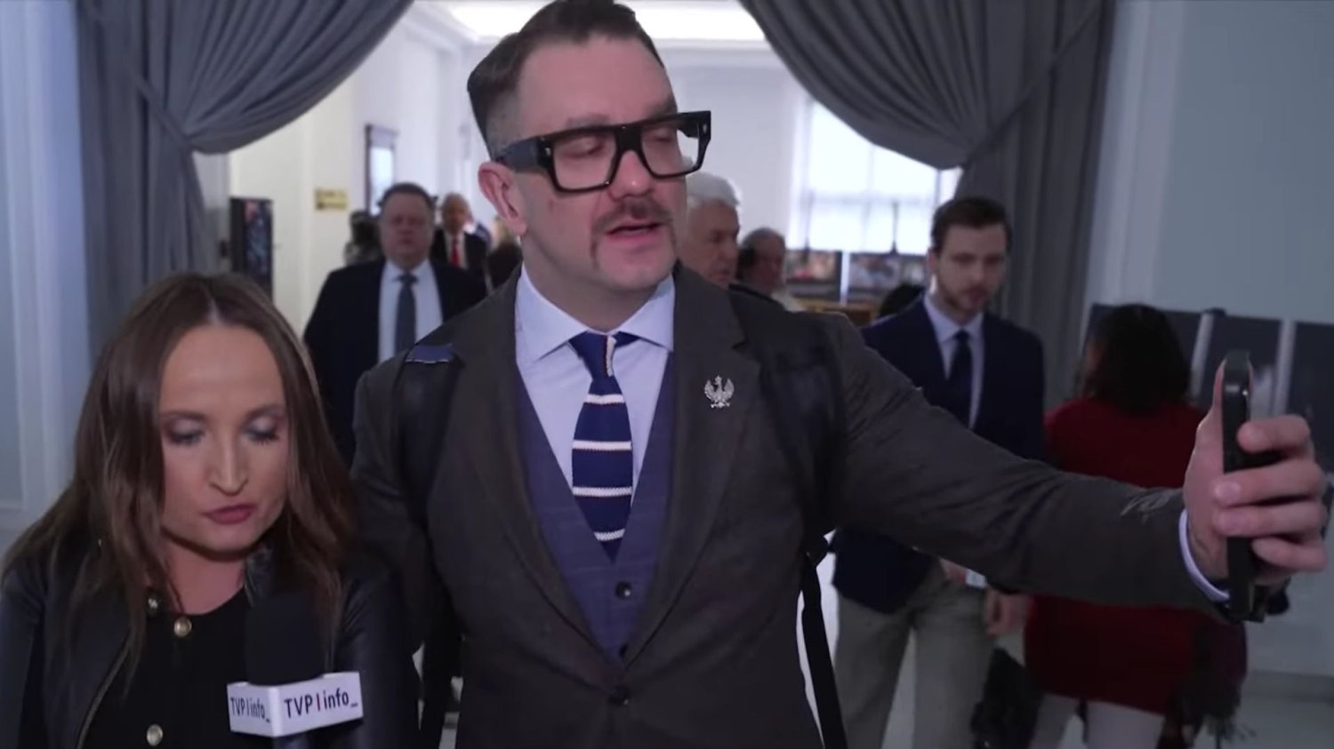 Mejza spiął się z dziennikarką TVP Info. Zaskakujące sceny w Sejmie. Łukasz Mejza, dziennikarka TVP Justyna Dobrosz-Oracz