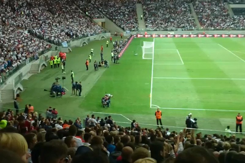 Kolejny filmik z fałszywym Ronaldo. Zobacz, jak wbiegł na boisko w czasie meczu Real-Fiorentina w Warszawie