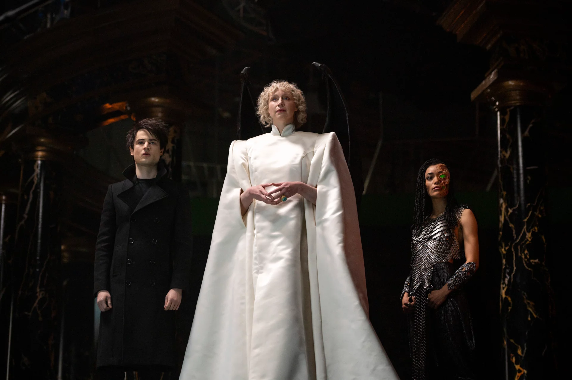 Gwendoline Christie jako Lucyfer w "Sandmanie".