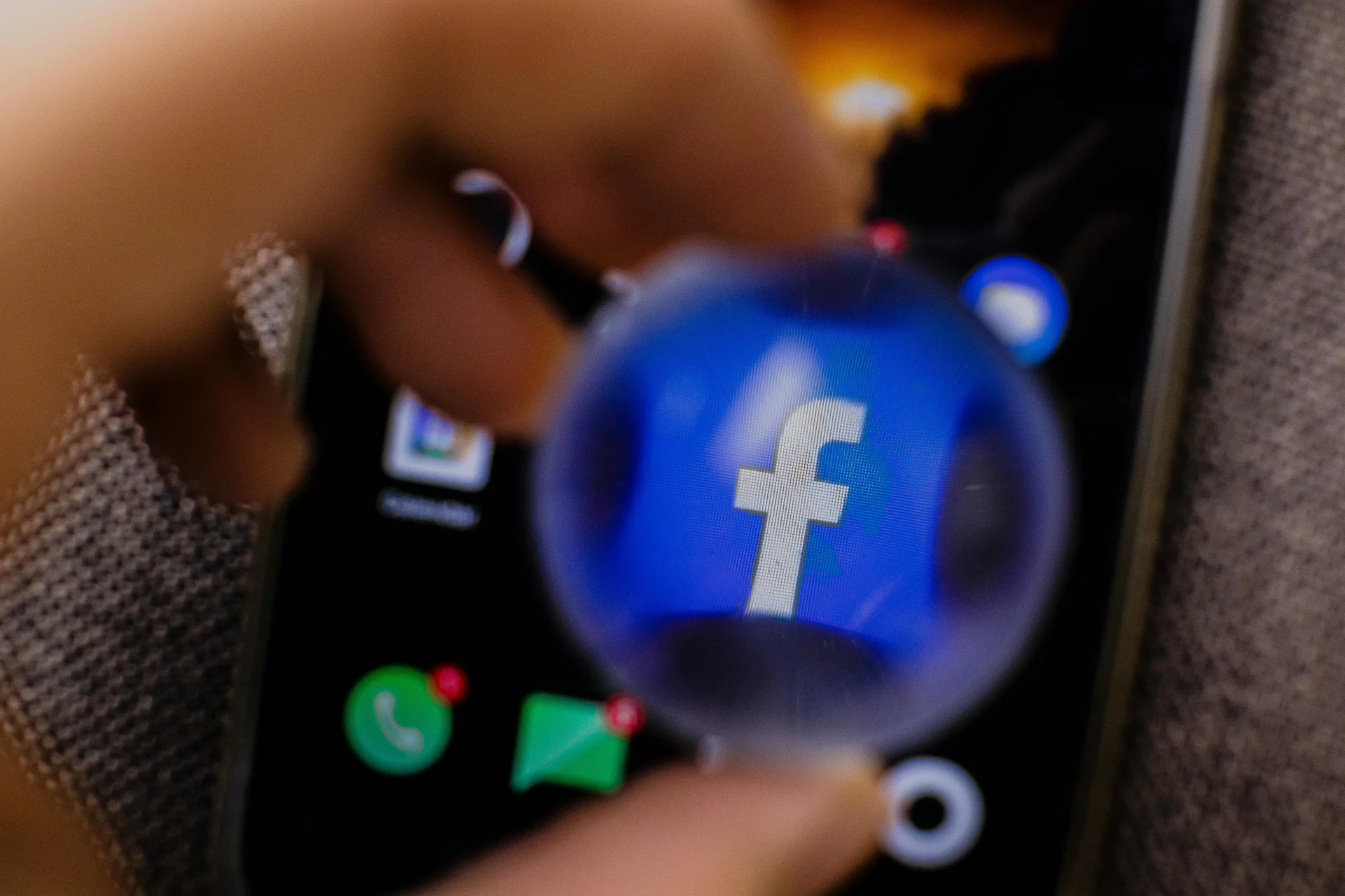 Tak zablokujesz Meta AI przed korzystaniem z postów i zdjęć na Facebooku i Instagramie. Instrukcja Jak sprzeciwić się wykorzystywaniu danych z Facebooka i Instagrama przez AI Meta? Poradnik