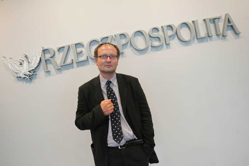 W 2006 roku Paweł Lisicki zaczął swoje rządy w "Rzepie" od zwolnienia kilkudziesięciu dziennikarzy. W 2013 roku sąd uznał, że miało to zabezpieczyć polityczne interesy PiS.