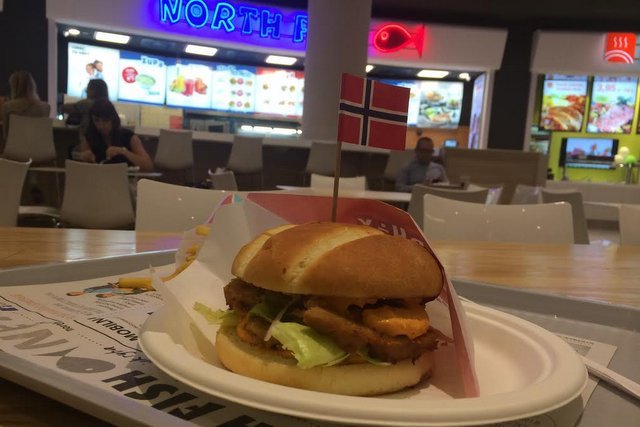 W ten sposób menedżerowie North Fish chcą wmówić nam, że kanapki z Kielc to prawie Norwegia.