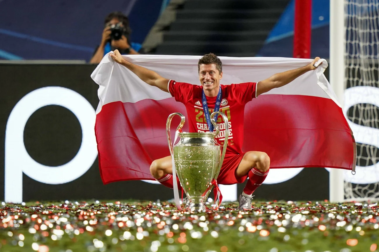 Robert Lewandowski wygrał Ligę Mistrzów w sezonie 2019/20 w barwach Bayernu Monachium.