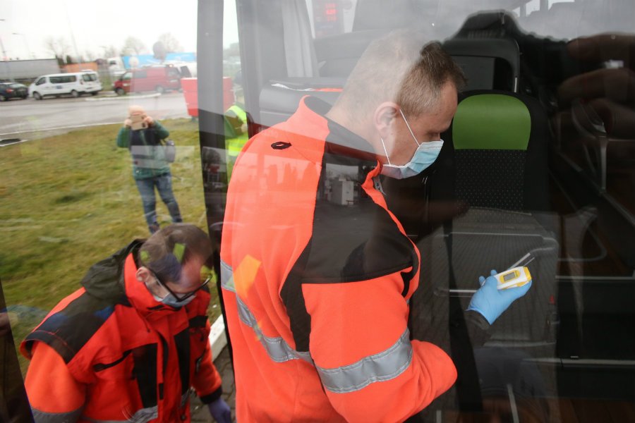 Co oznacza bliski kontakt z zakażonym koronawirusem?