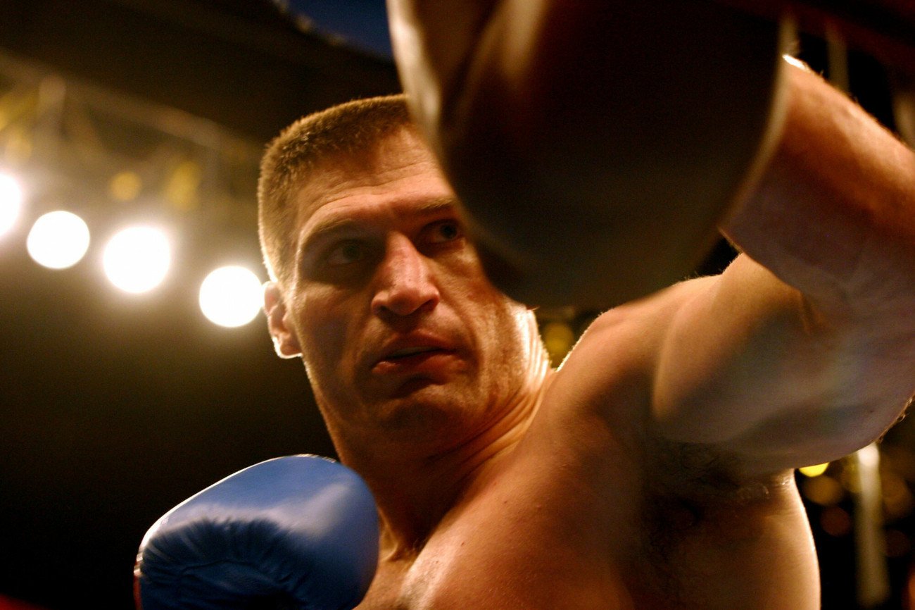 Andrzej Gołota stoczył na zawodowych ringach 51 walk. Polak wygrał 41 z nich, z czego 33 przez nokaut.