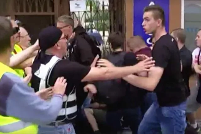 Minister Błaszczak twierdzi, że policja od samego początku był na miejscu. Zdjęcia i nagrania mówią zupełnie coś innego.