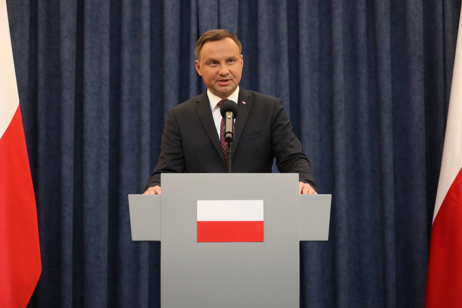 Do czego zmierza prezydent Andrzej Duda sprzeciwiając się części zamachu PiS na niezależność sądownictwa?