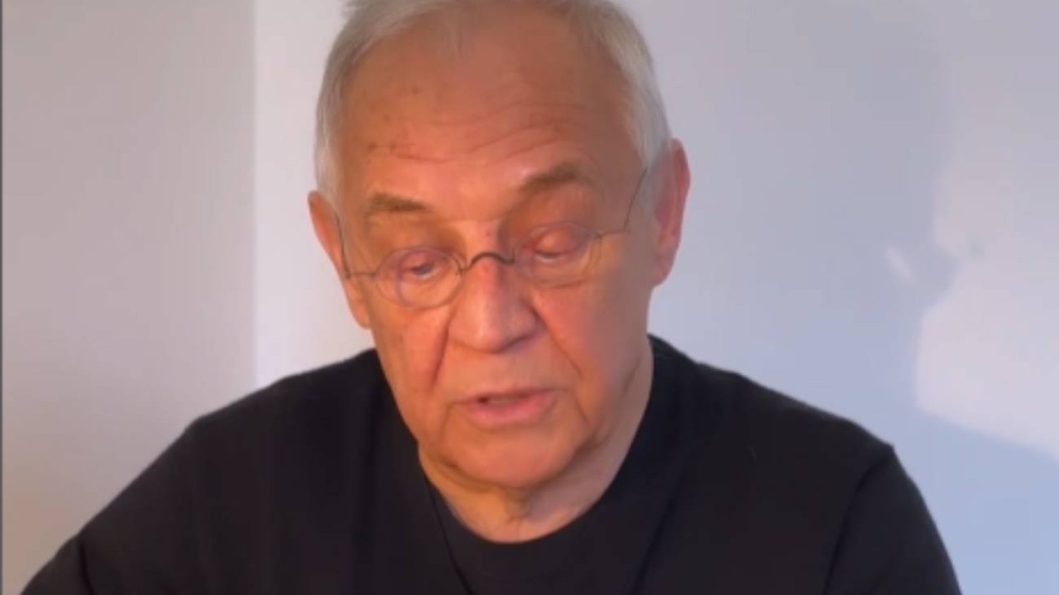 Marek Kondrat na Instagramie czyta wiersz. Obserwatorzy zachwyceni