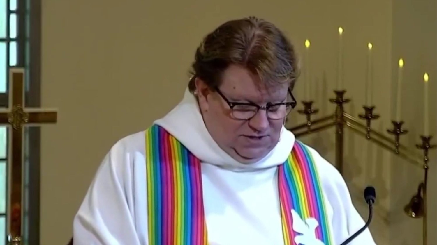 Pastor z Nowego Jorku ogłasza uzgodnienie płci. Pastor z Nowego Jorku ogłasza uzgodnienie płci.