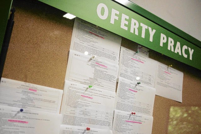 Młodzi ludzie mają szanse na zatrudnienie w ramach programu "Pierwsza praca"