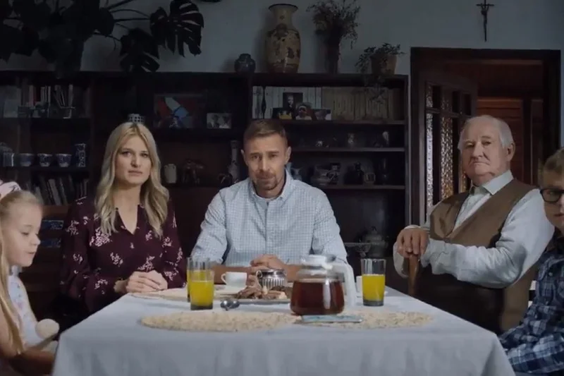Koalicja Obywatelska opublikowała najnowszy spot z przesłaniem polskiej rodziny do premiera Morawieckiego.
