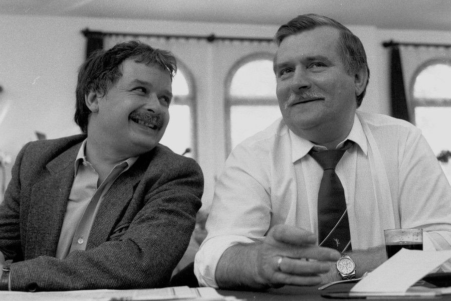 W liście do generała Kiszczaka Lech Kaczyński dziękuje mu za wspólne zdjęcia z obrad Okrągłego Stołu w Magdalence.