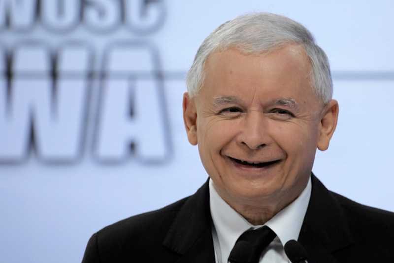 Jarosław Kaczyński ma powody do zadowolenia - PiS wygrał w sondażu z PO