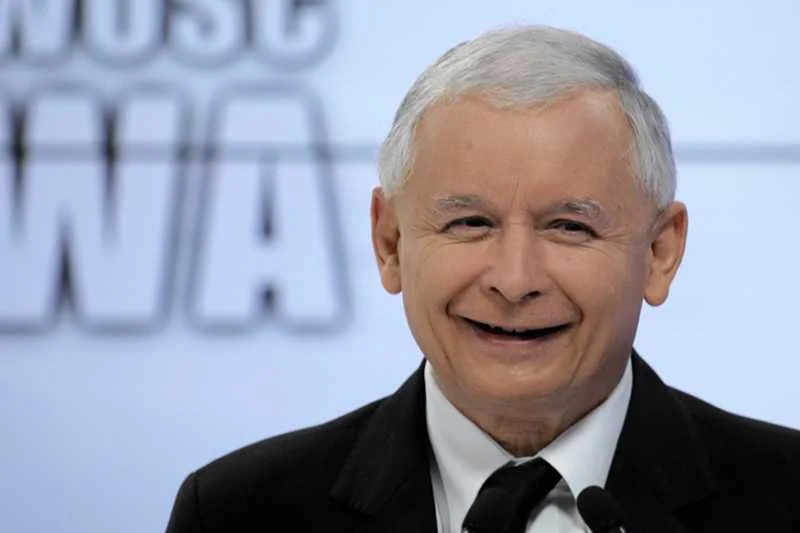 Jarosław Kaczyński ma powody do zadowolenia - PiS wygrał w sondażu z PO