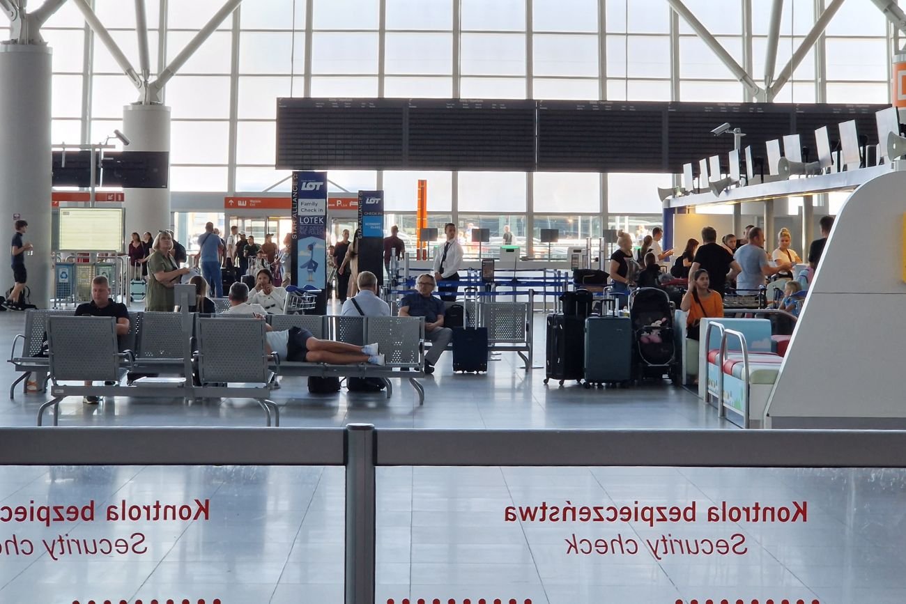Żarty na lotnisku to bardzo słaby pomysł. Ale Polacy chętnie po to sięgają