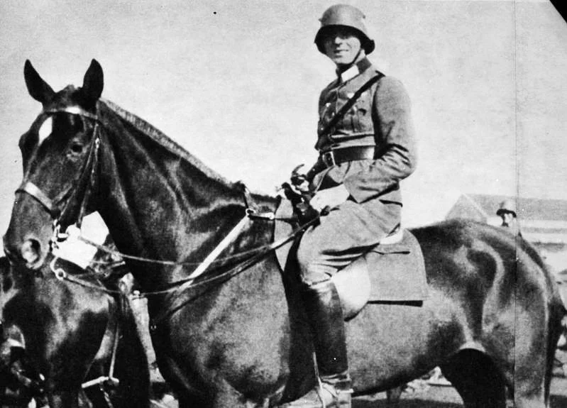 Claus von Stauffenberg podczas służby w 17. pułku kawalerii w Bambergu, 1926 rok.
