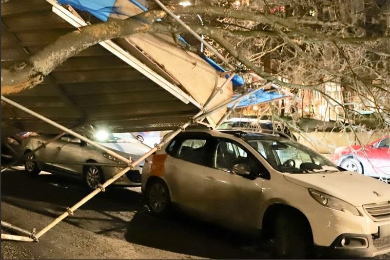 Pogoda w Szwecji nie jest łaskawa, a huragan przemieszcza się w stronę Polski.