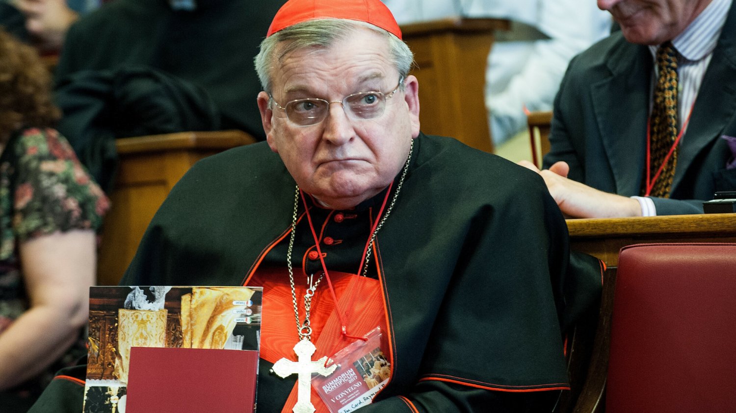 Włoskie media podają, że decyzja w sprawie kardynała Burke zapadła w Watykanie już w listopadzie