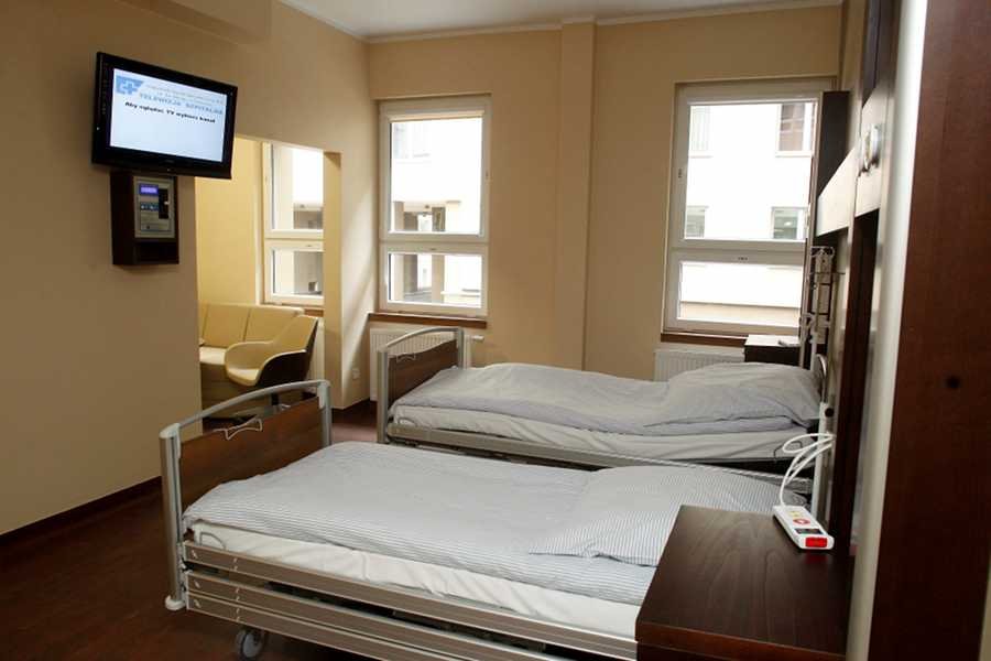 Mimo nowoczesnego sprzętu, w Londynie chłopak stracił życie przez stare schematy myślowe. Na zdjęciu szpital Świętej Barbary w Sosnowcu