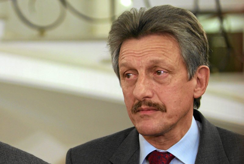 Więźniowie zagłosowali na posła PiS Stanisława Piotrowicza, bo dostali kawę i papierosy?