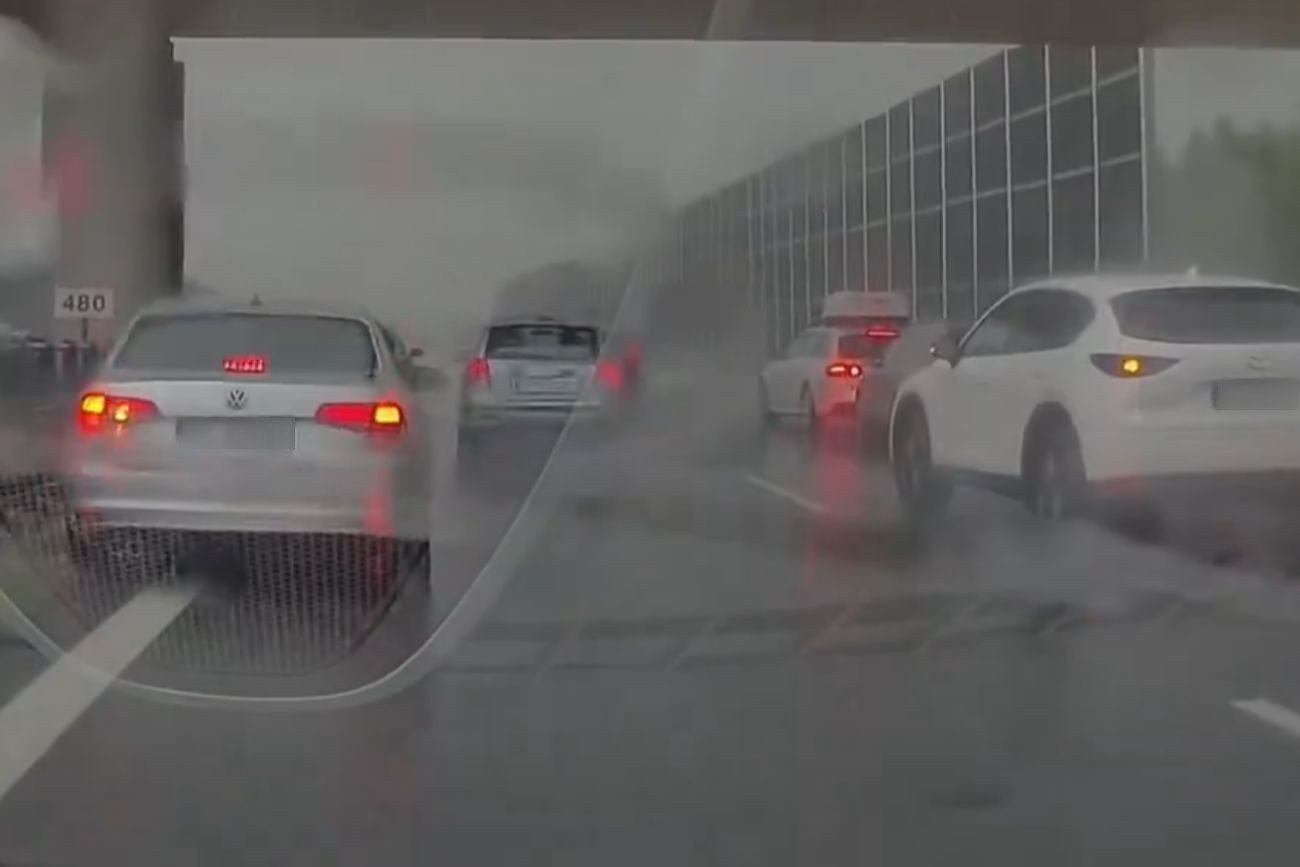 Burza pokonała kierowców. Nie do wiary, co zrobili na autostradzie