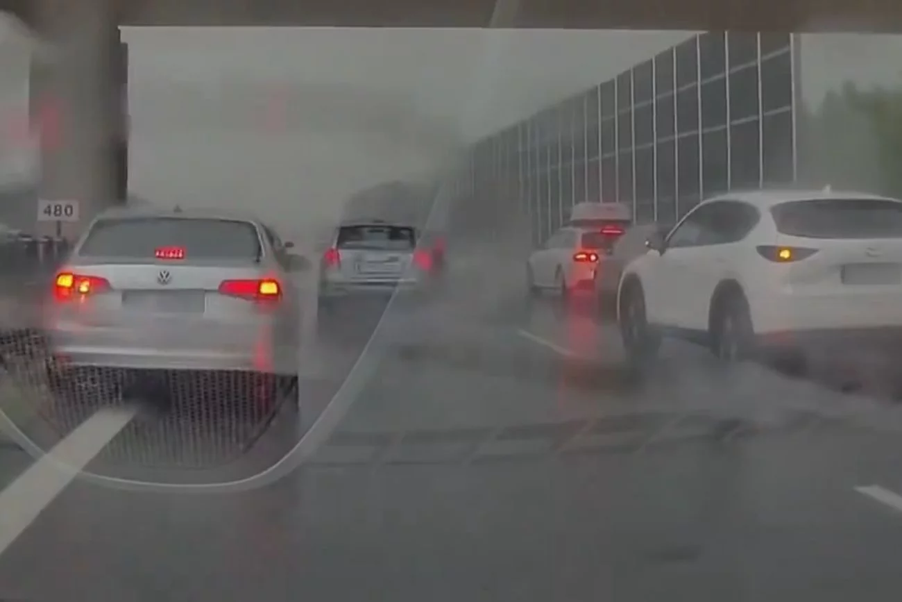 Burza pokonała kierowców. Nie do wiary, co zrobili na autostradzie