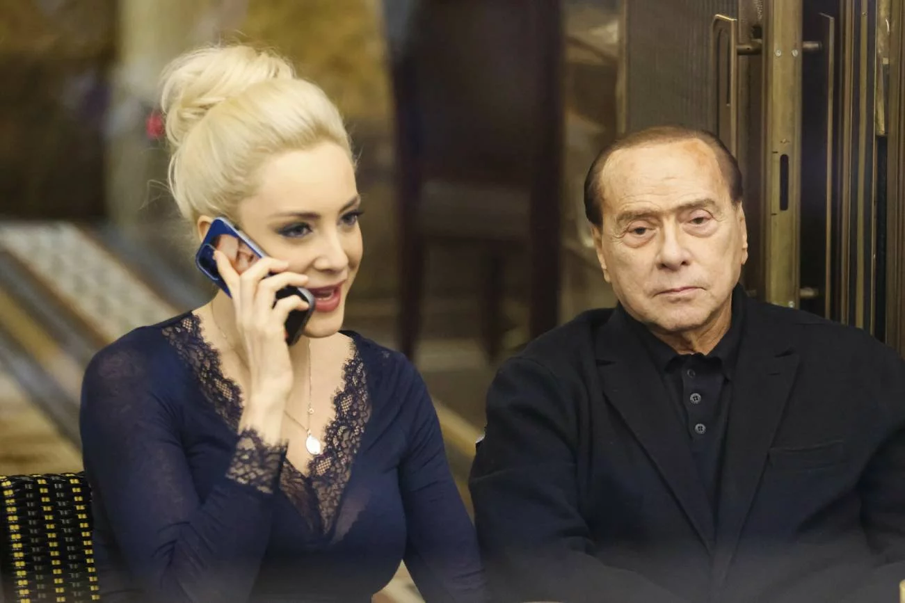Silvio Berlusconi przed śmiercią wziął ślub. Był to tylko symboliczny akt