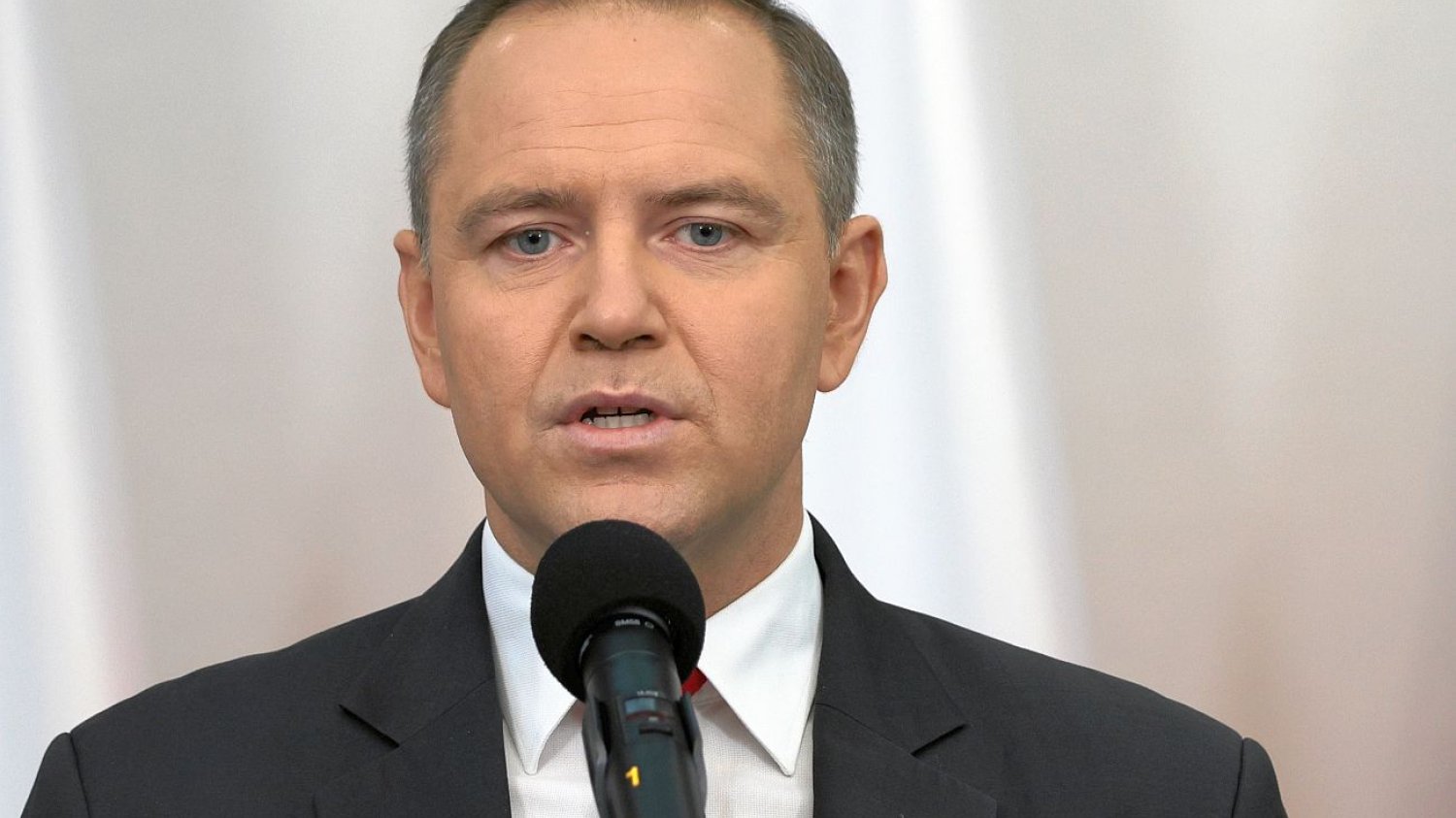 Nawrocki mówił o współpracy z rządem. Nagle dostał pytanie i zrzucił maskę Nawrocki podziękował Bąkiewiczowi i odgrażał się Tuskowi