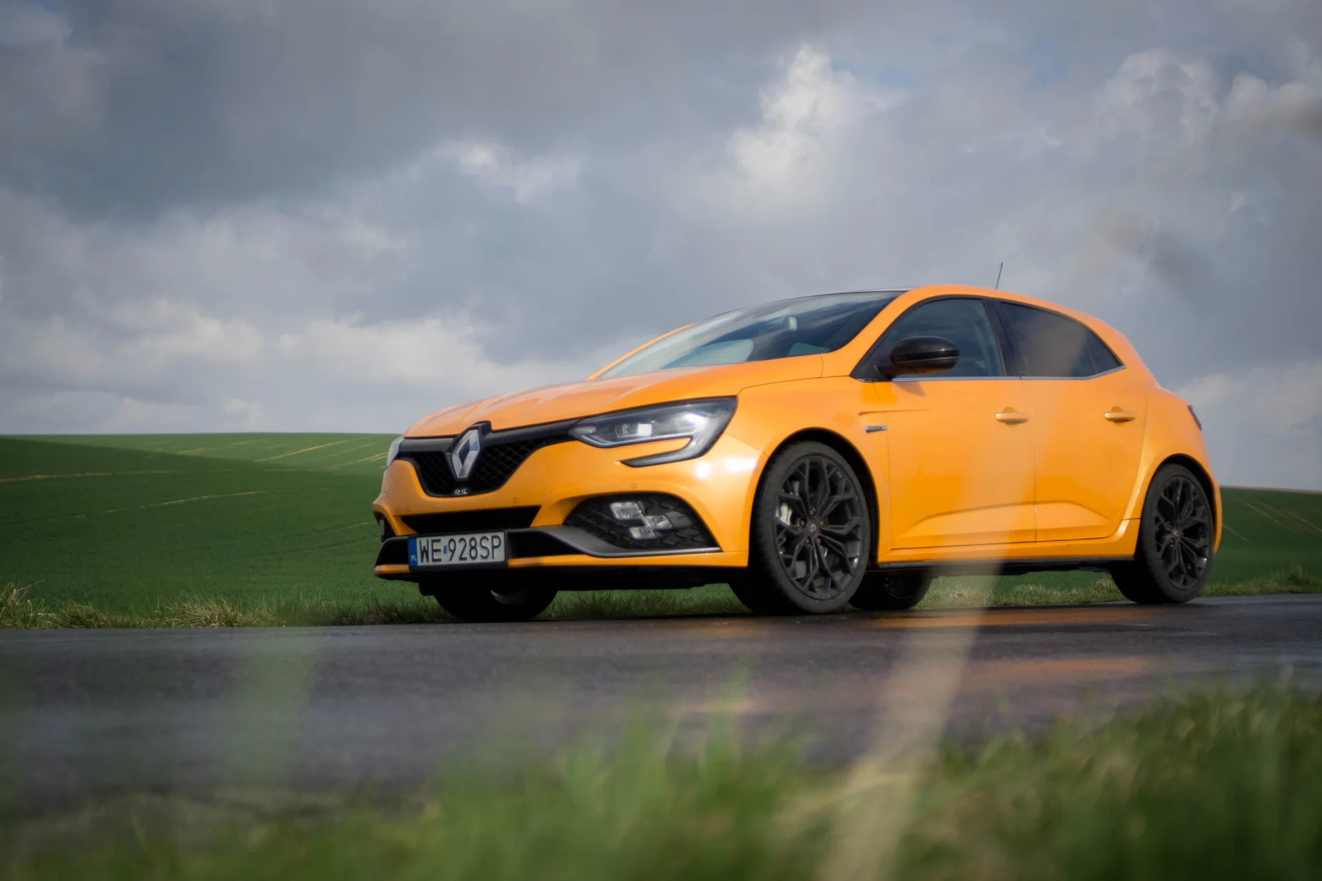 Renault Megane RS świetnie wygląda i jeszcze szybciej jeździ.