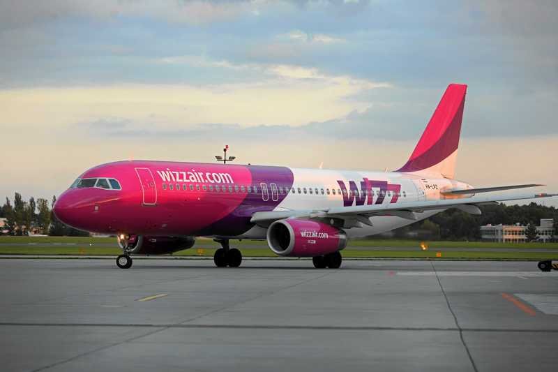 Tanie linie lotnicze Wizz Air chcą, by lotnisko w Modlinie pokrywało odszkodowania dla pasażerów.