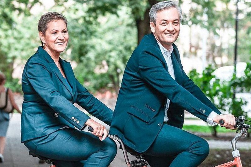 Robert Biedroń, prezydent Słupska i jego zastępczyni - Krystyna Danilecka-Wojewódzka.