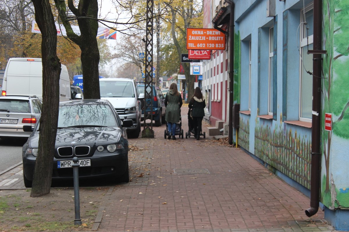 W Pruszkowie ludzie żyją normalnie – ale z tyłu głowy odra gdzieś tkwi.