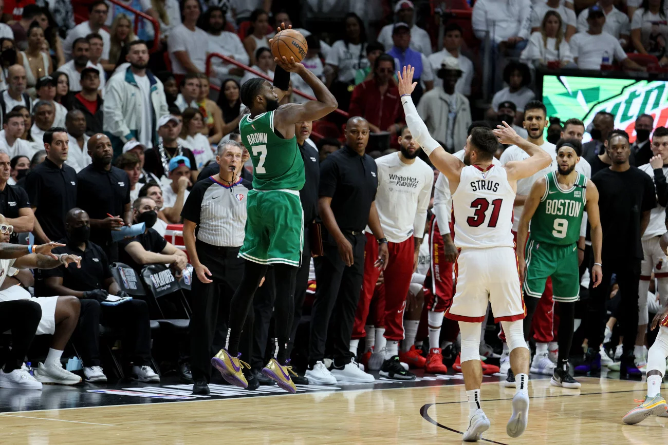Koszykarze Boston Celtics po 12 latach przerwy awansowali do finału NBA. Zmierzą się z Golden State Warriors.
