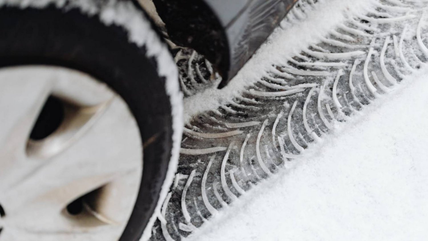 Takiej zimy nie było od lat. Polacy krytykują opony całoroczne i wiem dlaczego